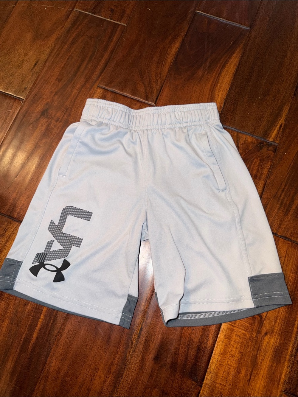 UA grey athletic shorts - Youth S